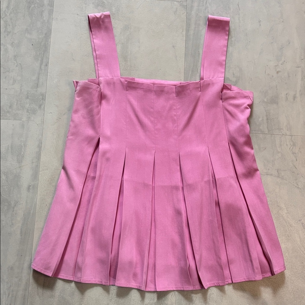 Madison Marcus Silk Pleated Blouse
Orchid color  sleeveless tank square cut neck